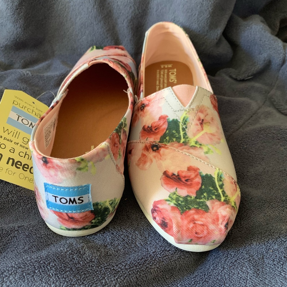 TOMS Classic Pink Graphic Floral🌸